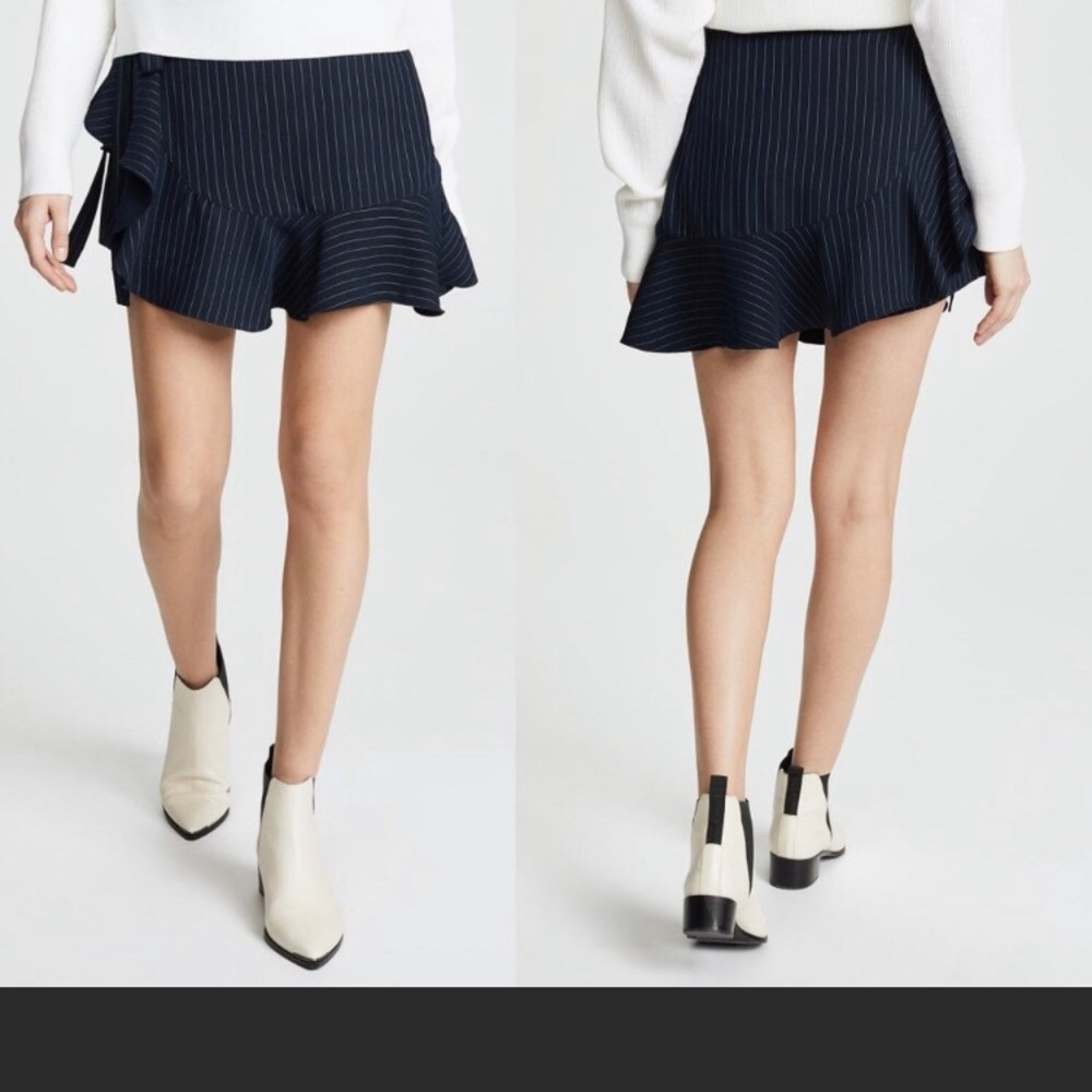 Cinq a Sept “Luella” navy pinstripe skirt / skort sz 4